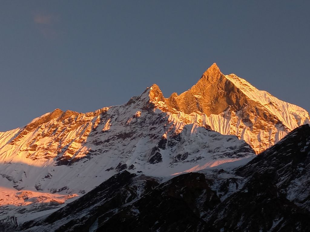 1/2 heure plus tard, le Machhapuchhare rougeoie